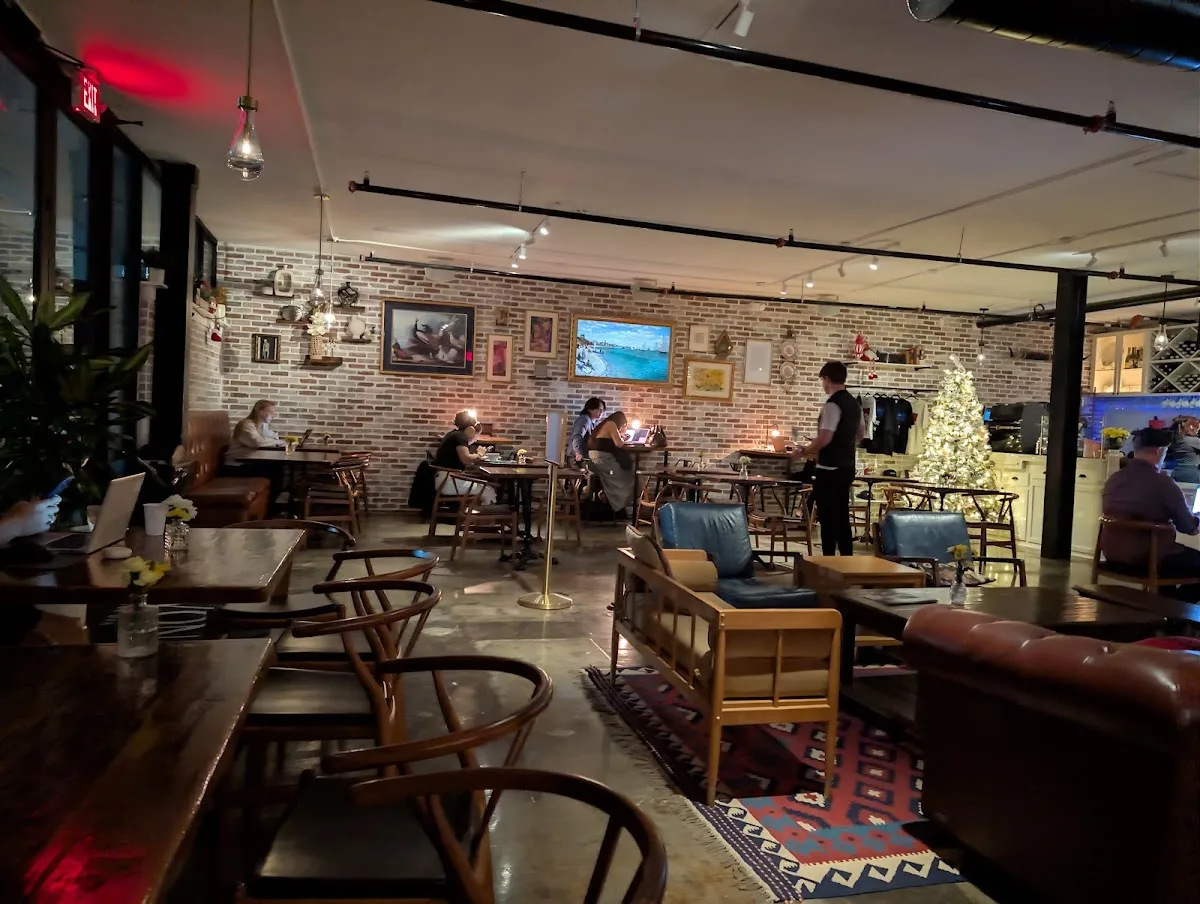 Pavon Coffee Den — Cafe